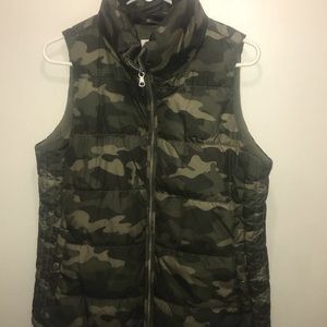 Women’s Camo Puffer Vest
